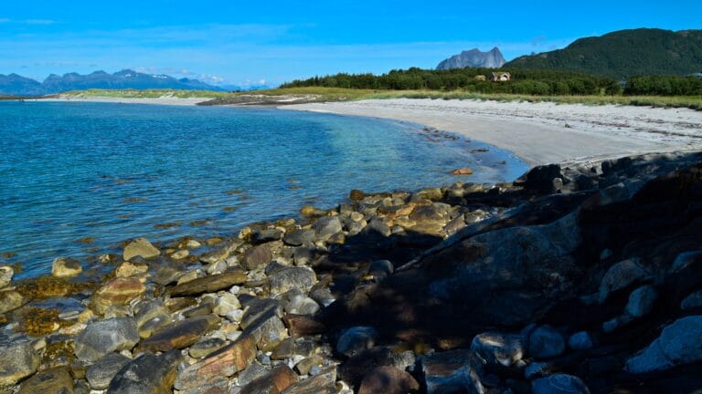 Fjærvika strand på Kjerringøy