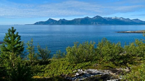 Karlsøyfjorden med Steigen i bakgrunn