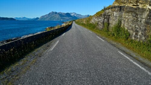 Langs veien på Kjerringøy