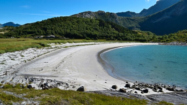 Lysvika strand på Kjerringøy